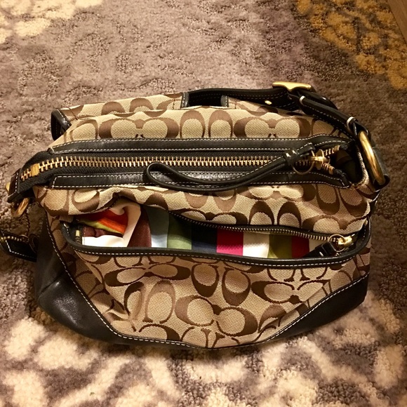 Authentic coach purse - Picture 2 of 3